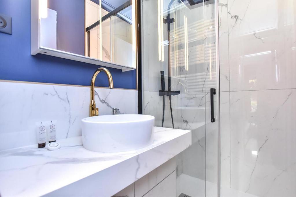 شقة Luxury Paris La Vie En Rose Jacuzzi Terrasse Parking المظهر الخارجي الصورة